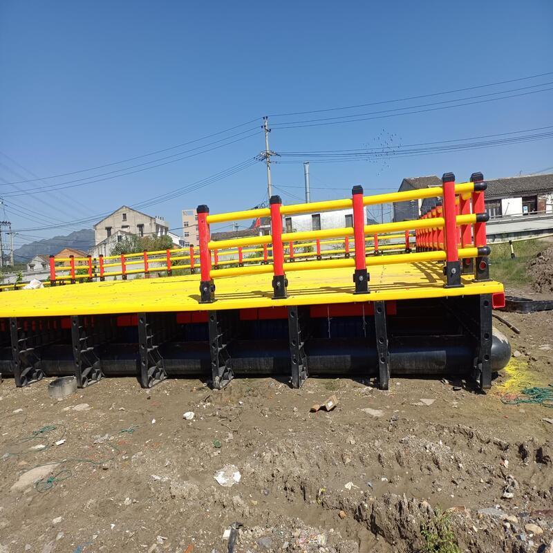 Anti Slip Corrosion Resistant HDPE Floating Activity Platform Customizable for Water Entertainment
