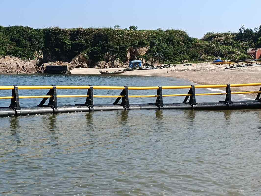 aquaculture fish cages, HDPE fish cages, offshore lake fish cages, custom fish farming cages, factory direct fish cages, anti-wave fish cages, tilapia cages, fish cages for Africa South America