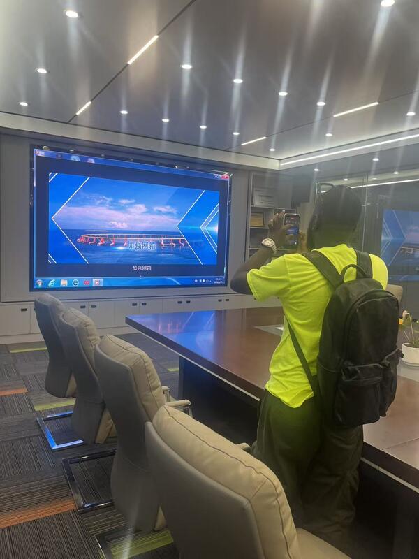 Flimsy cage buoy systems get swept away by seasonal storms every year? Our heavy-duty floating fish cage frame holds steady.