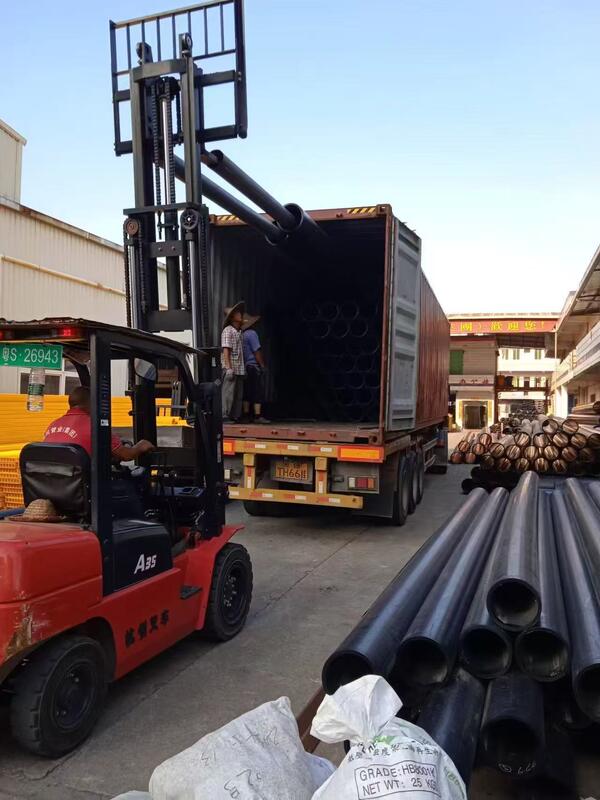 Easy-assemble PE cage for African catfish, stocking density 23–28kg/m³, high load design for West Africa reservoir breeding.