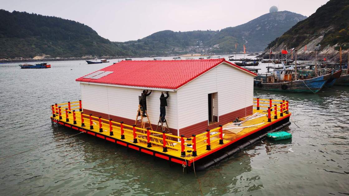Leave the rusty grids behind and step into the future of farming with a modern HDPE Fish Cage