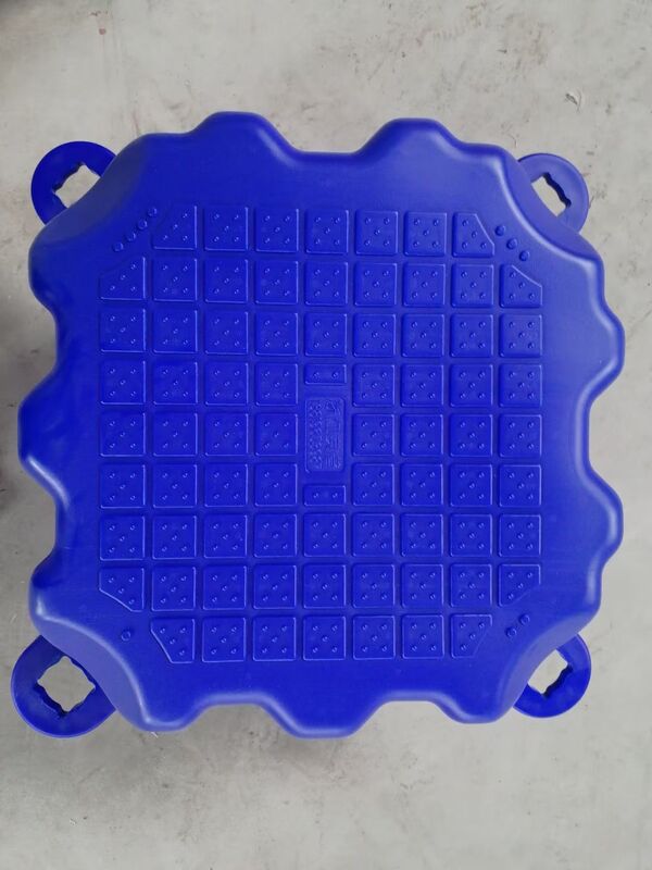 Economical HDPE floating pontoon aquaculture platform with 25‑year service life, supporting easy on‑site assembly for fish‑farm operations.